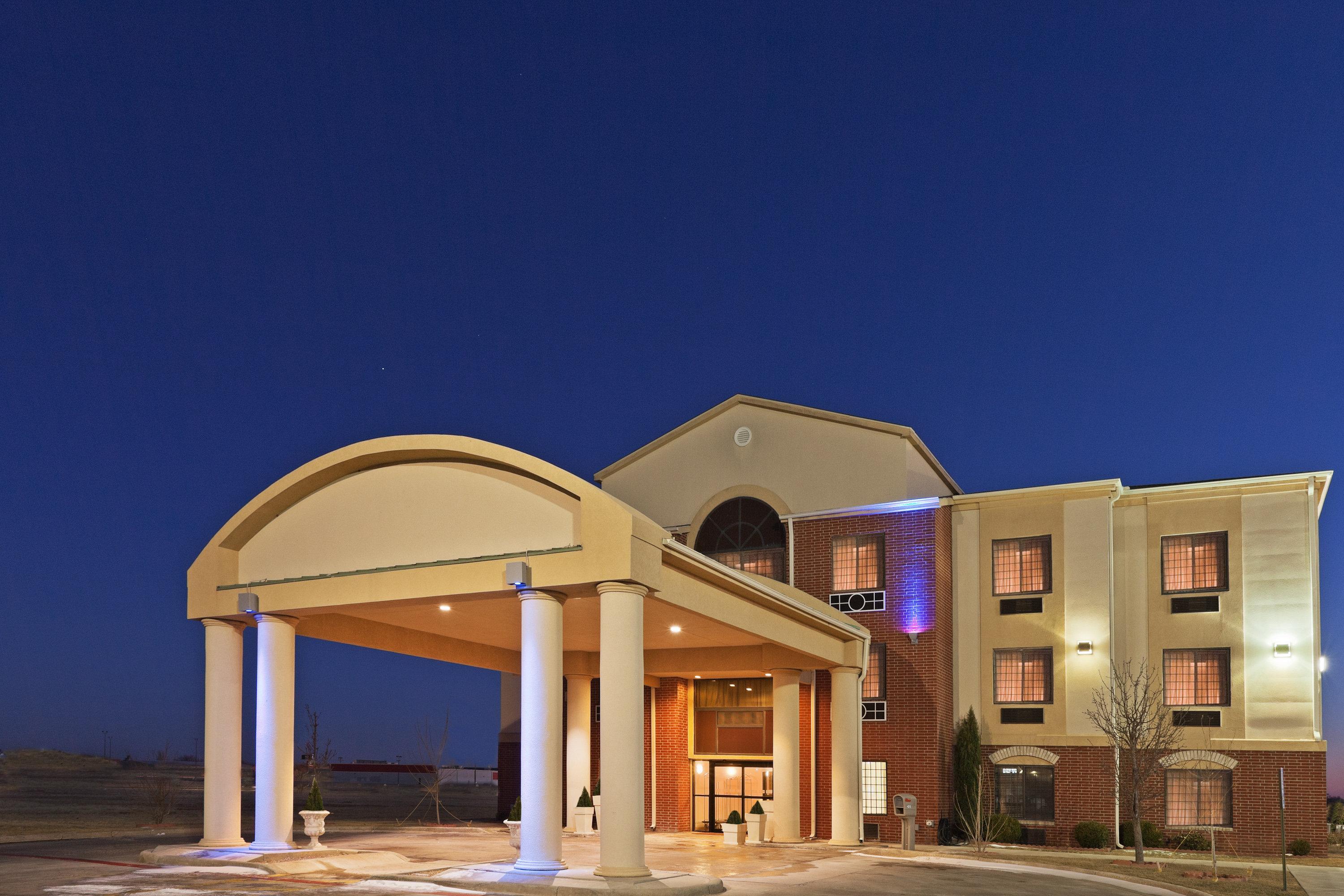Holiday Inn Express Hotel & Suites Plainview By Ihg Zewnętrze zdjęcie